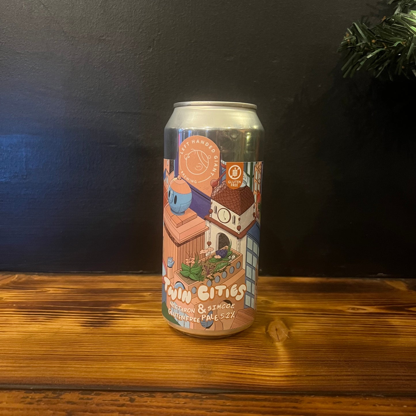 LEFT HANDED GIANT TWIN CITIES: NECTARON & SIMCOE PALE GF 5.2%